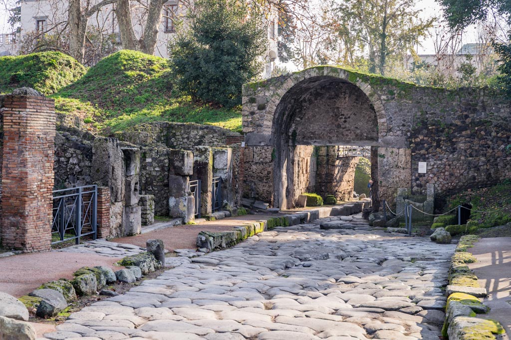 Porta Stabia, Pompeii. January 2023. Looking south towards gate, from Via Stabiana. Photo courtesy of Johannes Eber.