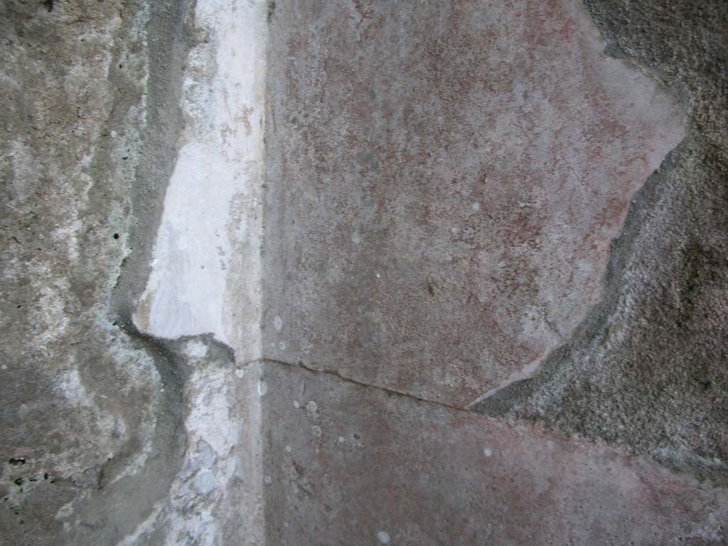 Porta Stabia, Pompeii. May 2010. Detail of plaster from west side of gate at north end. Photo courtesy of Ivo van der Graaff.
According to Van der Graaff –
“Bechi, writing in 1851 shortly after the excavation of the Porta Stabia, described the vault as collapsed but decorated in the same white First Style stucco as the current Porta Ercolano (Note 92).
Predictably, considering his instrumental role in defining the four Roman painting Styles, the only author who actually mentions any colour on the structures is August Mau. He described the interior of the vaults at the Porta Stabia and Porta Nola as carrying a yellow elevated socle receding into a simple smooth white plane above (Note 93). Such a scheme is relatively straightforward, yet, as Mau explicitly details, the plaster itself achieves the highest possible quality (Note 94).”
See Van der Graaff, I. (2018). The Fortifications of Pompeii and Ancient Italy. Routledge, (p.70).
