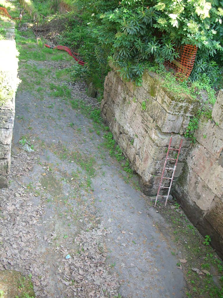 Porta Stabia, Pompeii. May 2010. 
Looking towards west side of south end of gate, from upper east side. Photo courtesy of Ivo van der Graaff.