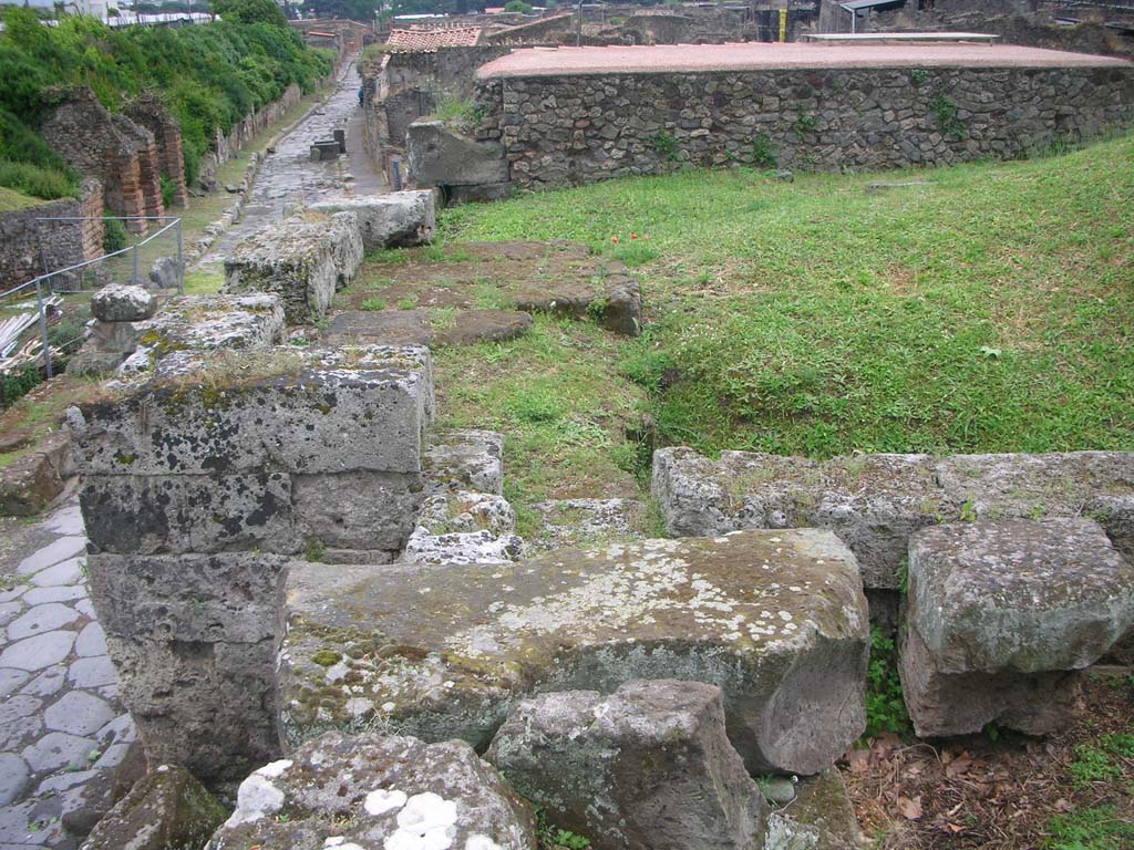 Vesuvian Gate Pompeii. May 2010. 
Looking south from south-east corner of upper area towards roof of Castellum Aquae. Photo courtesy of Ivo van der Graaff.