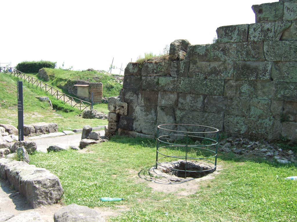 Vesuvian Gate Pompeii. May 2006. Walls and drain on north side of gate, leading to water tower.