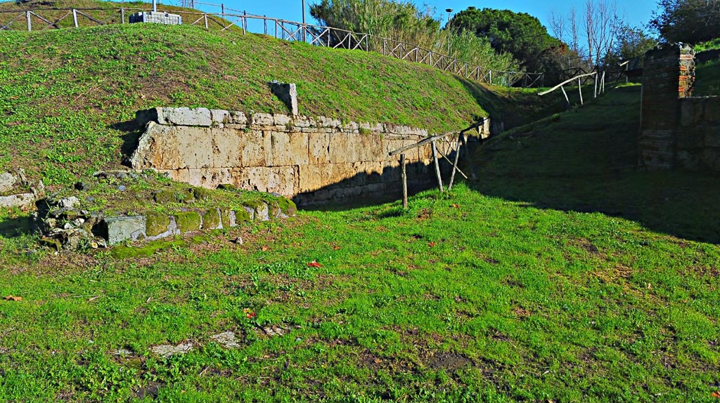 Vesuvian Gate Pompeii. December 2019. 
South-east corner of gate and wall on east side., looking east. Photo courtesy of Giuseppe Ciaramella.