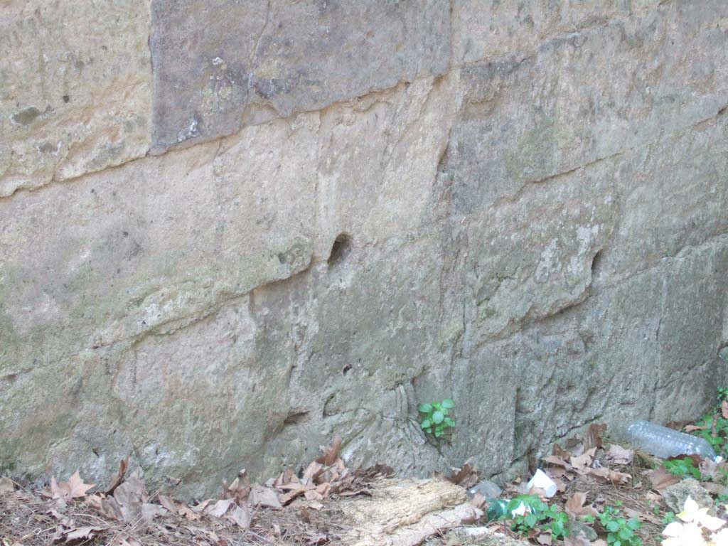 Vesuvian Gate Pompeii. May 2006. Wall to left of Tower X showing impact by war machines used by Sulla.