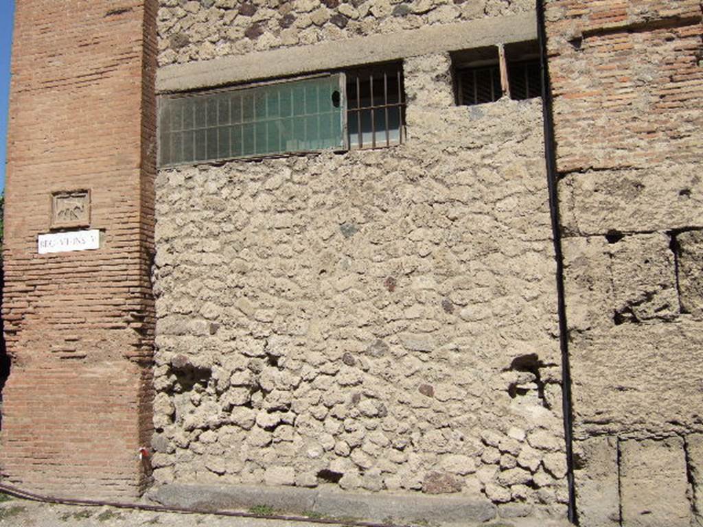 VII.5.14 Pompeii. September 2005. Looking north towards original entrance on south side of insula.  According to Garcia y Garcia, all of the south-west corner and southern part of the insula were transformed in the time of Maiuri. Then the area was hit during the first bombing incursion during the early evening (17.00hrs) of 13th September 1943. All of the old structures have been modified again to provide a restaurant, latrine and sales area. The modifications included closing and bricking up of the old doorways to VII.5.14, 15, 16 and 17. Entrances at VII.5.18, 19 and 20 now provide the doorways to the modern restaurant.  See Garcia y Garcia, L., 2006. Danni di guerra a Pompei. Rome: L’Erma di Bretschneider. (p.101-3) 
According to Fiorelli, the shop originally had a sales-counter clad largely in marble, and with only one urn of terracotta. At the rear were the stairs to the upper floor, a dormitory, a kitchen with hearth, near to the kitchen was a small stall. See Pappalardo, U., 2001. La Descrizione di Pompei per Giuseppe Fiorelli (1875). Napoli: Massa Editore. (p.96)
According to Boyce, in the east wall was a square niche.
See Boyce G. K., 1937. Corpus of the Lararia of Pompeii. Rome: MAAR 14. (p.66, no.284)
