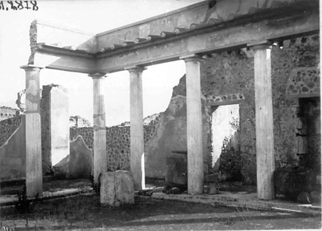 VII.6.28 Pompeii. 1931. South-west corner of the peristyle.  
DAIR 31.2878. Photo © Deutsches Archäologisches Institut, Abteilung Rom, Arkiv.
