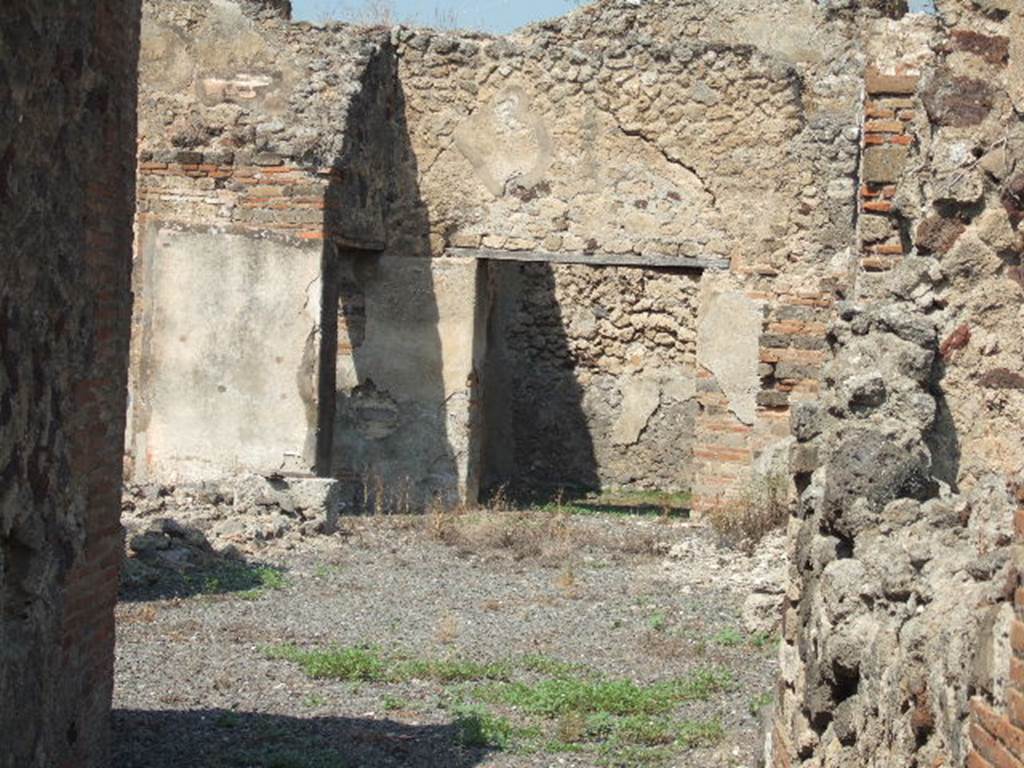 VII.6.30 Pompeii. September 2005. Looking north towards east passageway of the garden area and doorway to room to the east of a very large room. According to the Spano in Notizie degli Scavi, 1910, page 482, this room was totally plain and rustic and did not offer anything of merit, when excavated.  In NdS, Spano numbered it as 138, according to PPP, it was numbered 38 on their plan. See Spano in Notizie degli Scavi, 1910, (p.482) See Bragantini, de Vos, Badoni, 1986. Pitture e Pavimenti di Pompei, Parte 3. Rome: ICCD. (plan)