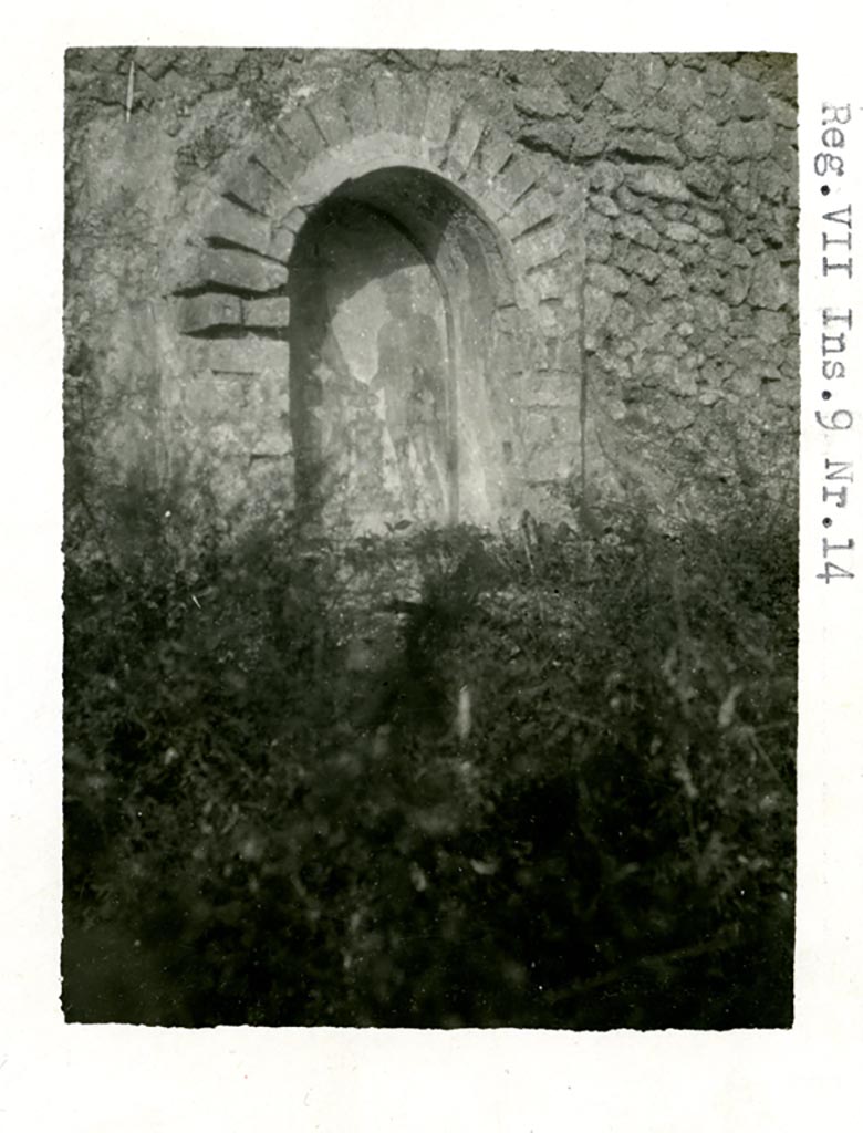 VII.11.14 Pompeii, but shown as VII.9.14 on photo. Pre-1937-39. 
Garden “C”, looking towards west wall with Lararium. 
Photo courtesy of American Academy in Rome, Photographic Archive. Warsher collection no. 570.