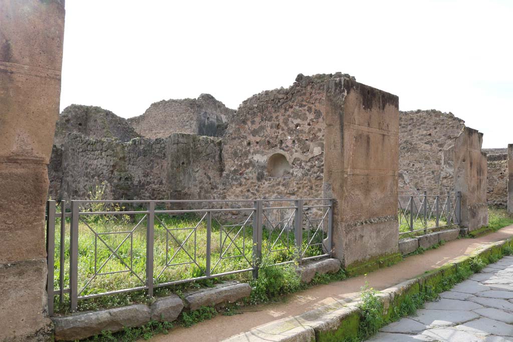 VII.12.12, Pompeii. December 2018. 
Looking south-west from Via degli Augustali towards entrance doorway. Photo courtesy of Aude Durand.