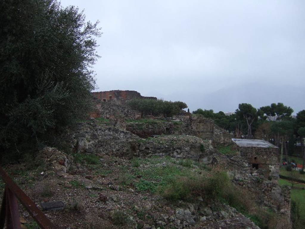 VIII.2.1 Pompeii. December 2005. Looking east from south portico towards VIII.2.3, VIII.2.14, VIII.2.16.   The area on the left of the photo, would have been the approximate area of the sacrarium.  The south portico is the limit of the upper floor, and all rooms to the south have collapsed.