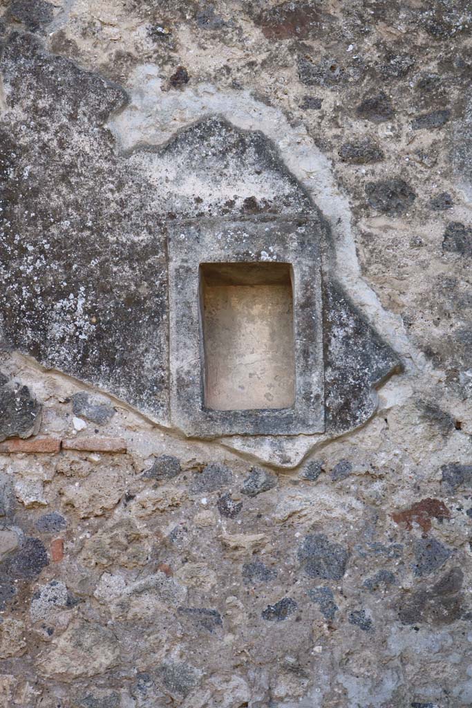 VIII.4.5 Pompeii. December 2018. South wall with niche. Photo courtesy of Aude Durand.
According to Boyce –
In the south wall is a small rectangular niche (h.0.37, w.0.23, d.0.18, h. above floor 2.0) adorned with an aedicula façade.
See Boyce G. K., 1937. Corpus of the Lararia of Pompeii. Rome: MAAR 14. (p.76, no. 359).