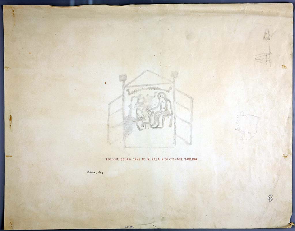 VIII.5.9 Pompeii. Room 5, anonymous drawing of painting seen on the west wall.
According to Bragantini in PPM, 
“in the small room (g) was found the lararium painting with figures sitting within an aedicula of which we can get a vague idea thanks to this anonymous reproduction, of the painting, that although not signed could certainly be attributed to Geremia Discanno.”
See Carratelli, G. P., 1990-2003. Pompei: Pitture e Mosaici: Vol. VIII.. Roma: Istituto della enciclopedia italiana, (p.571)
Now in Naples Archaeological Museum. Inventory number ADS 885.
Photo © ICCD. http://www.catalogo.beniculturali.it
Utilizzabili alle condizioni della licenza Attribuzione - Non commerciale - Condividi allo stesso modo 2.5 Italia (CC BY-NC-SA 2.5 IT)