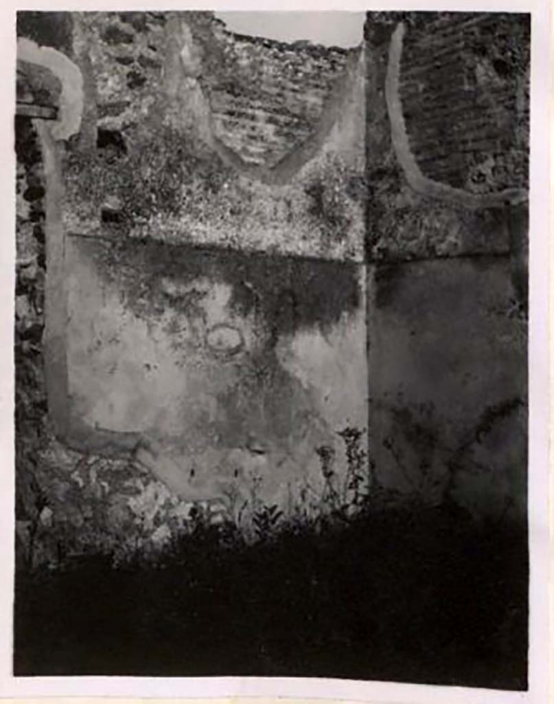 IX.1.4 Pompeii. Pre-1943. 
According to Warscher, this is a photo of the east wall with panel (h. about 0.80 x w. 1.80) of special stucco with two painted red serpents. 
See Warscher, T. Codex Topographicus Pompeianus, IX.1. (1943), Swedish Institute, Rome. (no.17), p. 32.