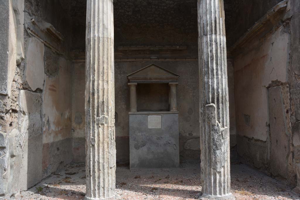 IX.1.20 Pompeii. September 2019. Looking east towards household shrine in east ala 6. 
Foto Annette Haug, ERC Grant 681269 DÉCOR