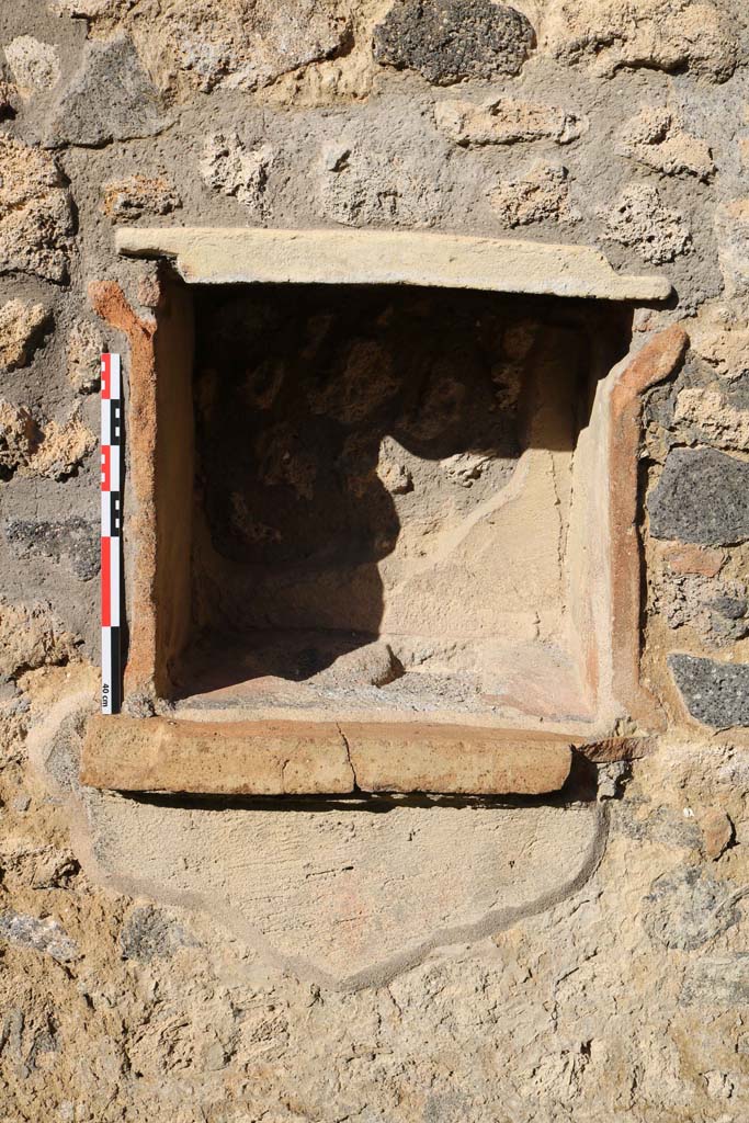 IX.2.5 Pompeii. December 2018. 
Detail of niche in north wall of garden area. Photo courtesy of Aude Durand.