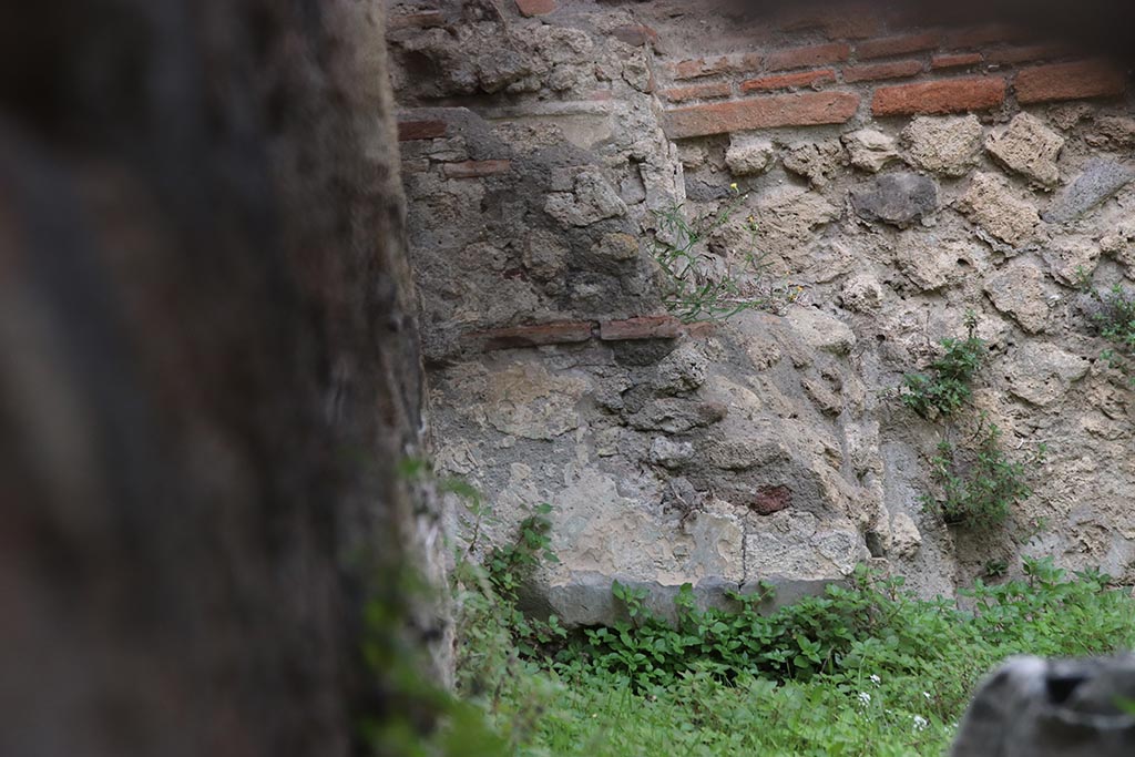 IX.7.12, 14 or 16 (?) Pompeii. October 2024. 
Garden “e”, looking towards south side of lararium in north-west corner. Photo courtesy of Klaus Heese.