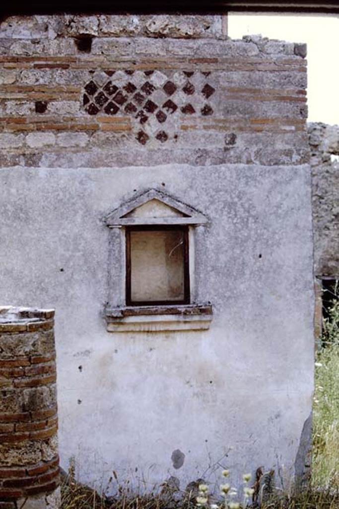 IX.7.20 Pompeii. 1968. Rectangular niche in atrium with stucco aedicula facade. Photo by Stanley A. Jashemski.
Source: The Wilhelmina and Stanley A. Jashemski archive in the University of Maryland Library, Special Collections (See collection page) and made available under the Creative Commons Attribution-Non Commercial License v.4. See Licence and use details. J68f1525
