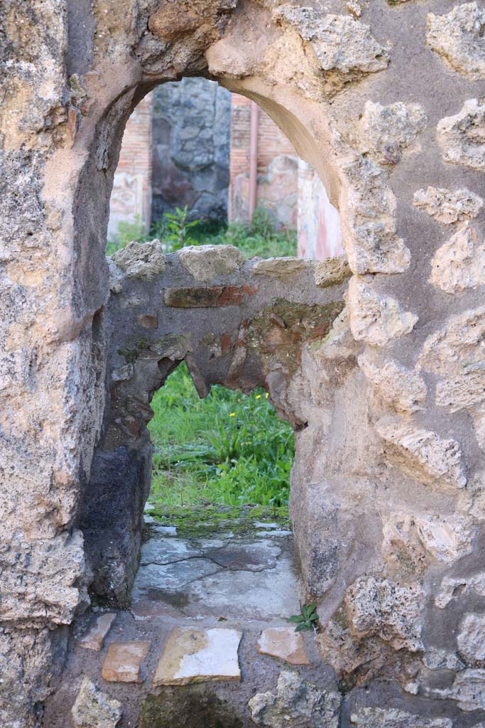 IX.7.24 Pompeii. December 2018. 
Looking south through arched niche. Photo courtesy of Aude Durand.