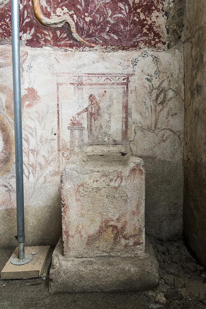 IX.10.1, Pompeii. July 2024. 
Room 12, altar and painted lararium at west end of south wall. Photo courtesy of Johannes Eber.