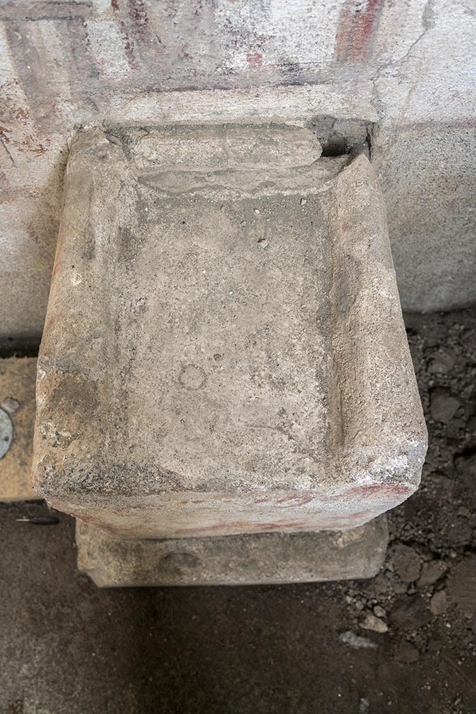 IX.10.1, Pompeii. July 2024. Room 12, altar against south wall. Photo courtesy of Johannes Eber.
