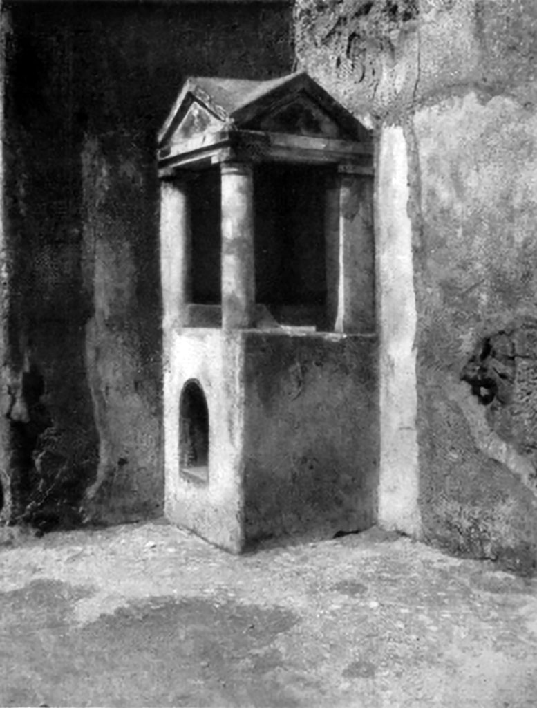 IX.14.4 Pompeii. 1930s photo by Tatiana Warscher. Aedicula household lararium shrine 32 in atrium. 
See Boyce G. K., 1937. Corpus of the Lararia of Pompeii. Rome: MAAR 14. (p. 30, no. 67 and Pl.29, 3).