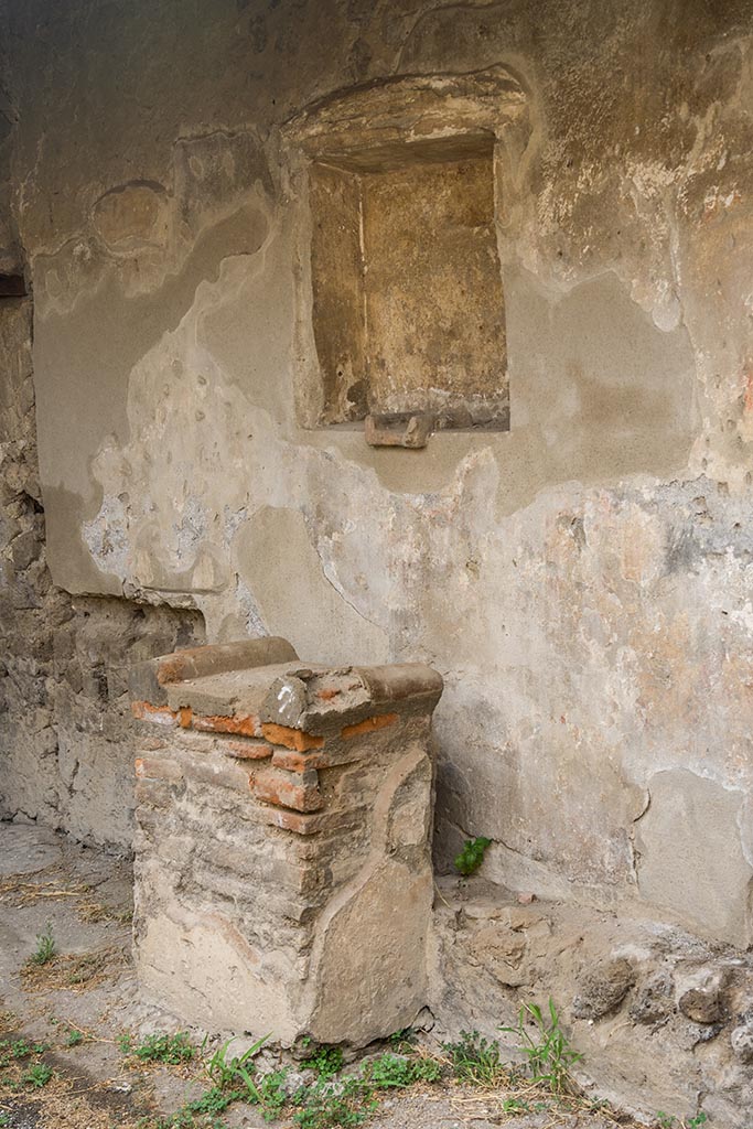 Villa of Mysteries, Pompeii. July 2024. 
Room 61, niche and altar against north wall. Photo courtesy of Johannes Eber.