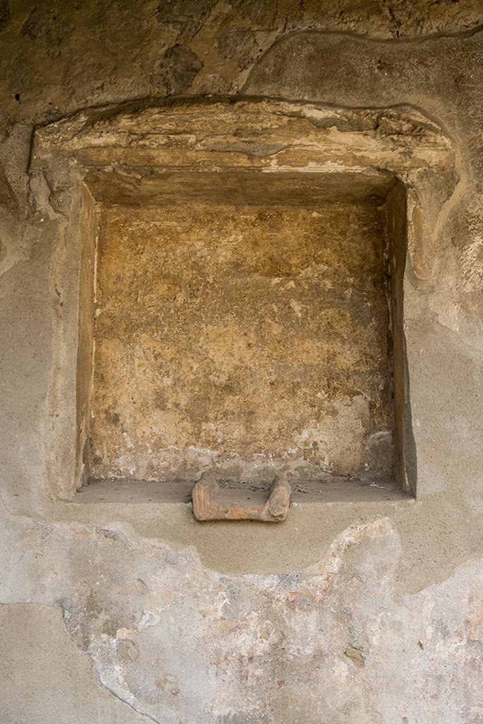 Villa of Mysteries, Pompeii. July 2024. 
Room 61, niche in north wall with small terracotta altar. Photo courtesy of Johannes Eber.