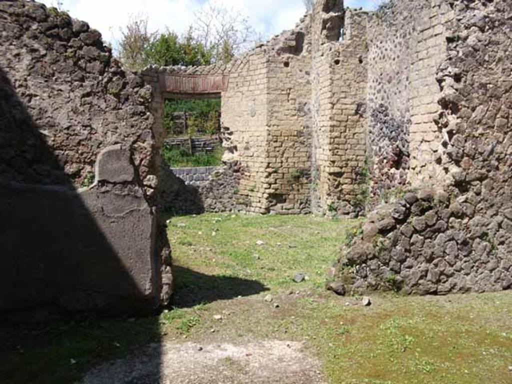 Villa of Mysteries, Pompeii. May 2010. Room 25, looking towards east side of apsidal hall, from room 26.