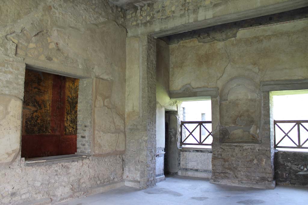 Oplontis Villa of Poppea, September 2017. Room 64, area with niche, on right, at rear of room 65.
Foto Annette Haug, ERC Grant 681269 DÉCOR.