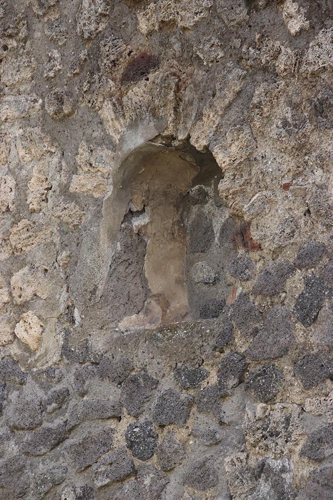 I.2.3 Pompeii. October 2024. 
Niche on south wall of atrium, at west end. Photo courtesy of Klaus Heese.