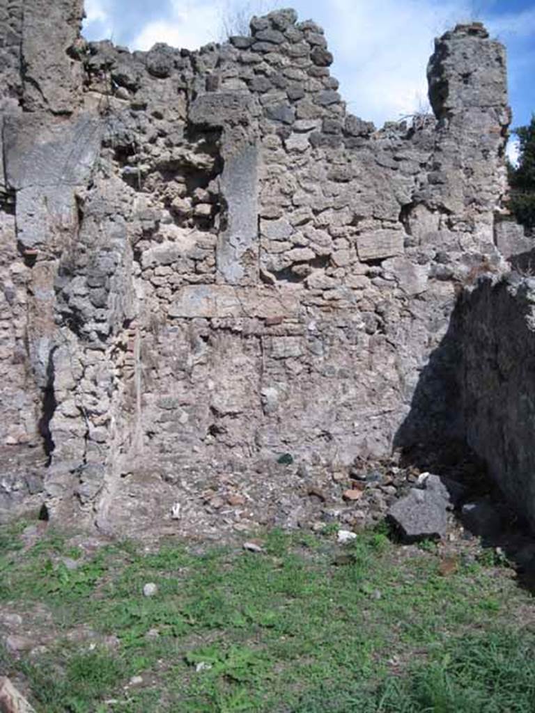 1.2.3 Pompeii. September 2010. East wall of sacrarium. Photo courtesy of Drew Baker.