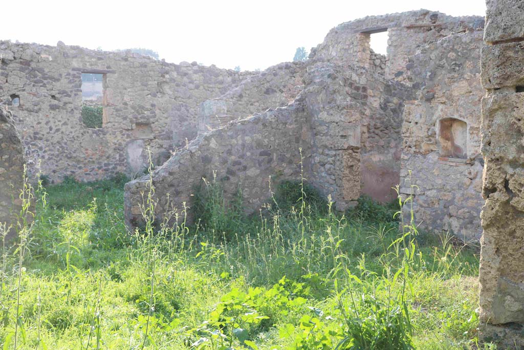 I.2.22 Pompeii. September 2018. Looking north-west from entrance doorway. Photo courtesy of Aude Durand.