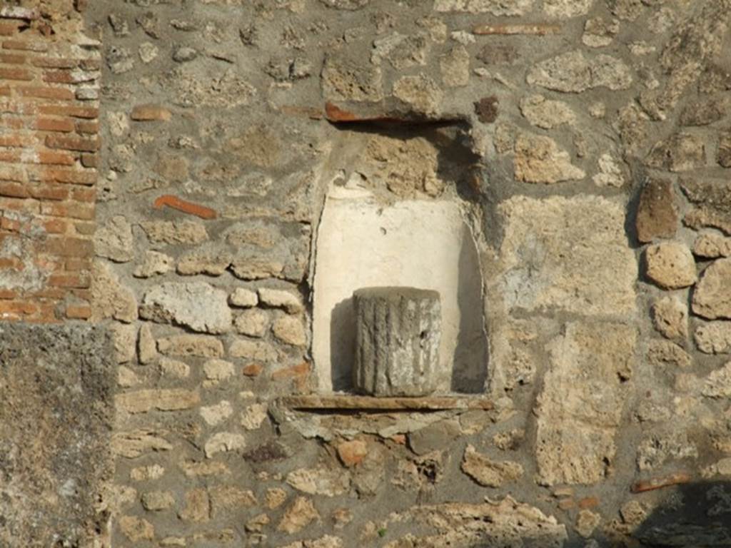 I.4.9 Pompeii. December 2007. Niche on east wall. Boyce said, in the centre of the east wall of the Viridarium is an arched niche, which Fiorelli called la nicchia de’ Penati.
See Boyce G. K., 1937. Corpus of the Lararia of Pompeii. Rome: MAAR 14. (p. 24).