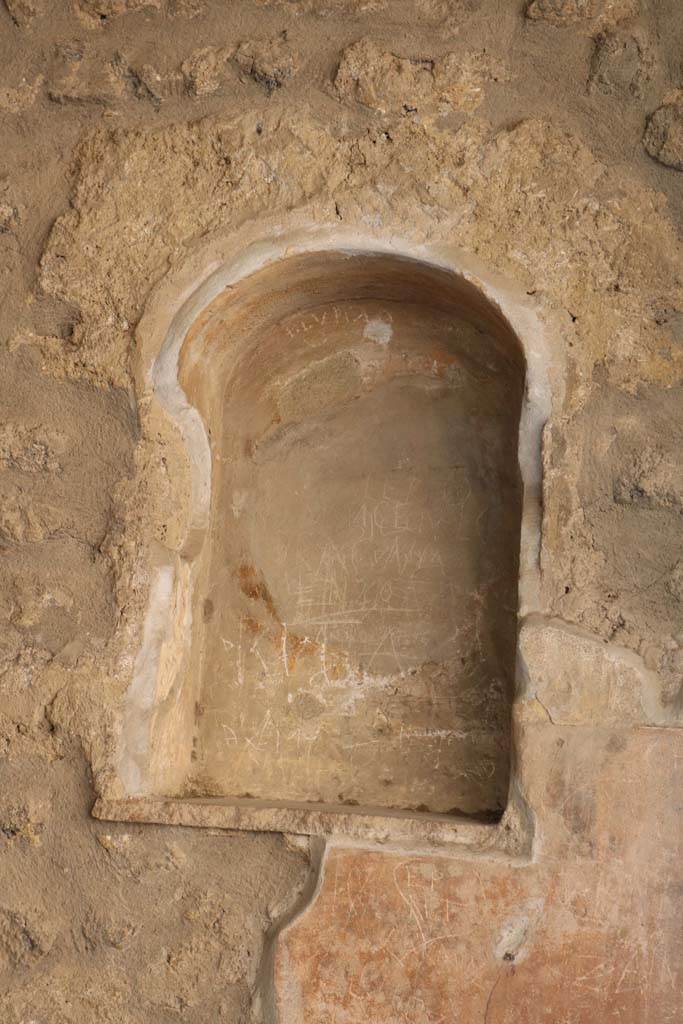 I.8.1 Pompeii. December 2018. Niche in west wall. Photo courtesy of Aude Durand.