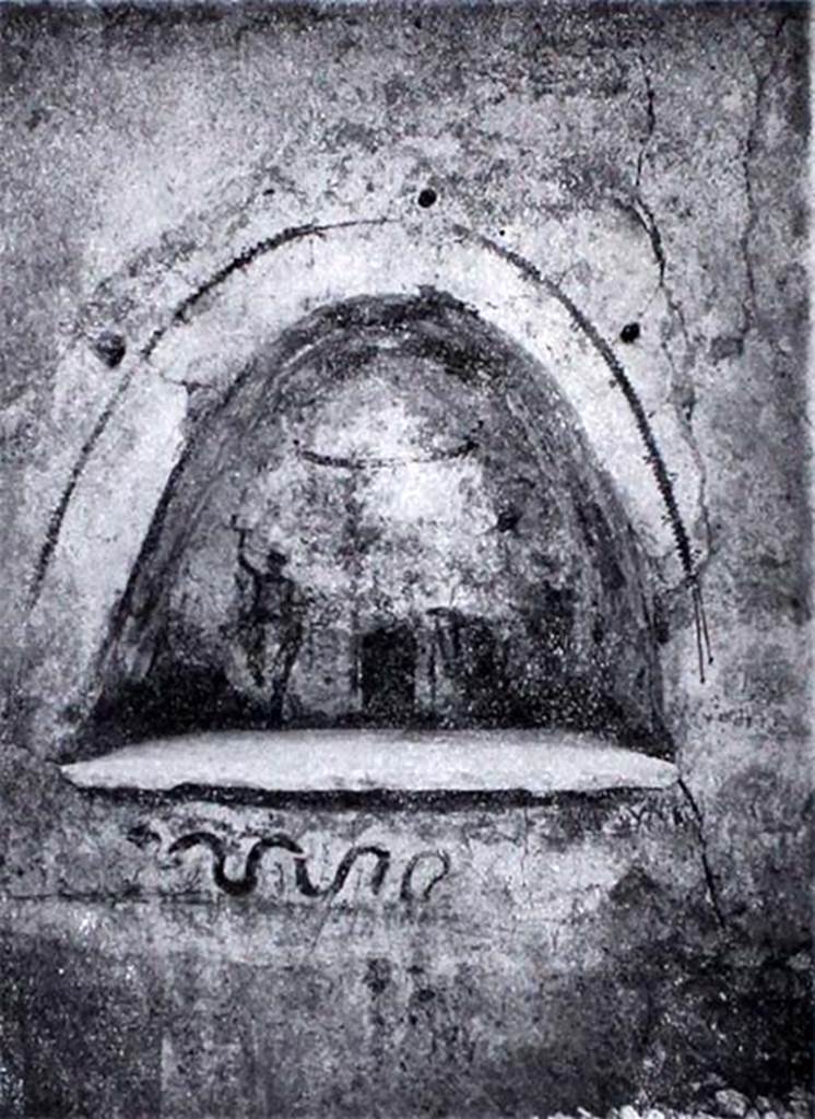 I.10.3 Pompeii. 1934. Niche on east wall of fauces. 
On the back wall is a painted round altar around which a small snake winds.
The altar is flanked by two pines and two Lares.
Above is a garland and below it in red was an inscription “Felix aeris IV as, Florus X.”. 
Below the niche a small snake moves to the left. 
See Notizie degli Scavi di Antichità, 1934, p. 272, fig. 5.
See Fröhlich, T., 1991, Lararien und Fassadenbilder in den Vesuvstädten. Mainz: von Zabern.  (L13 p. 255).