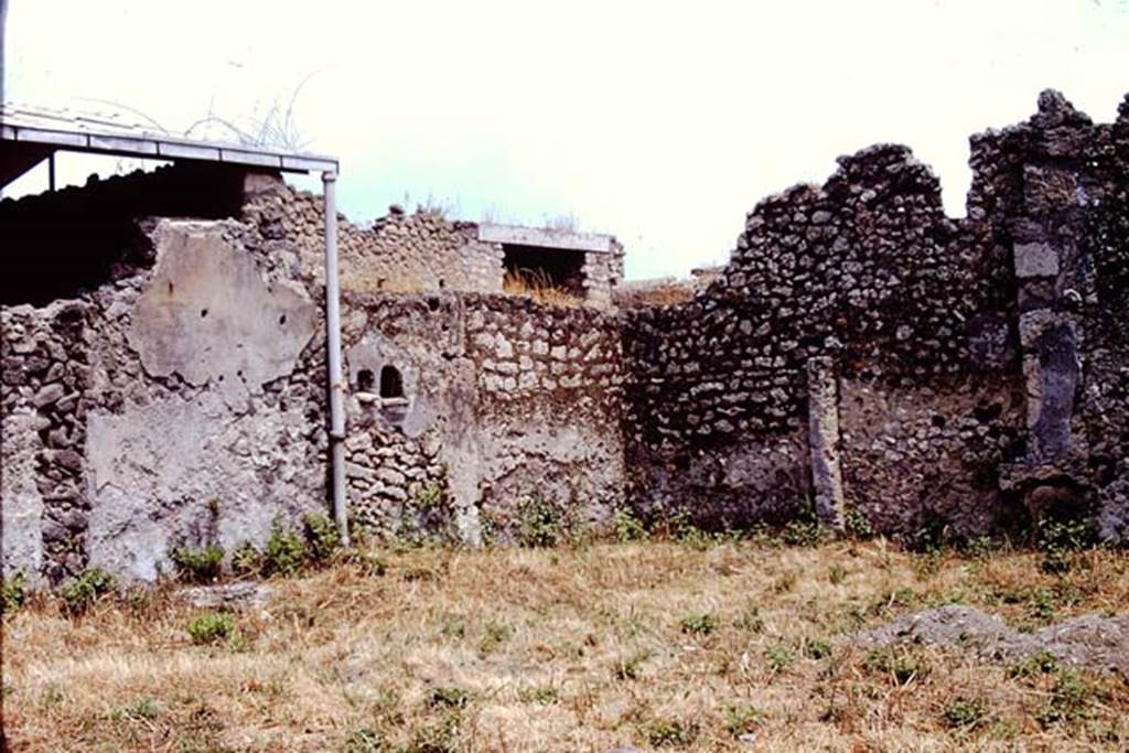 I.12.14 Pompeii. 1972. Looking towards the north-east corner. Photo by Stanley A. Jashemski.  Source: The Wilhelmina and Stanley A. Jashemski archive in the University of Maryland Library, Special Collections (See collection page) and made available under the Creative Commons Attribution-Non Commercial License v.4. See Licence and use details. J72f0238