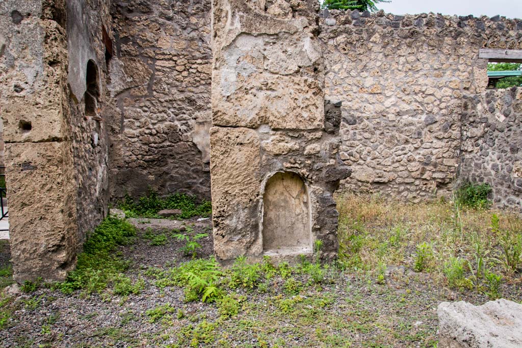 I.13.2 Pompeii. July 2018. 
Looking north in atrium towards entrance corridor, on left, and small room, left of centre, with niche in west wall. 
In the centre is a niche/recess in pilaster of atrium, and room in north-east corner of atrium, on right.
Photo courtesy of Johannes Eber.