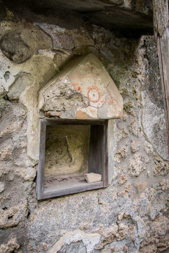 I.13.2 Pompeii. July 2018. South wall of garden with aedicula lararium.
Photo courtesy of Johannes Eber.