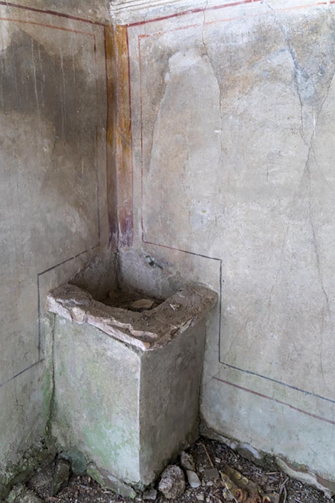 I.13.2 Pompeii. March 2023. 
North-west corner of small garden building. Photo courtesy of Johannes Eber.
