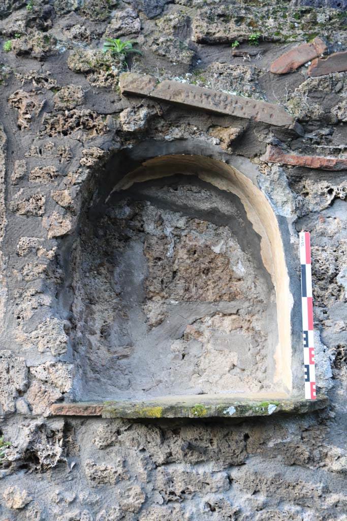 I.21.3 Pompeii. December 2018. 
Detail of arched niche lararium. Photo courtesy of Aude Durand.