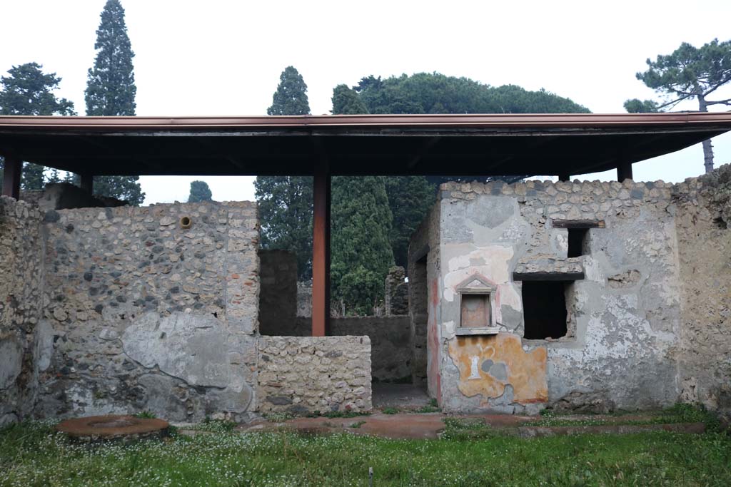 II.1.9 Pompeii. December 2018. 
Courtyard garden, looking towards east wall from entrance doorway. Photo courtesy of Aude Durand.