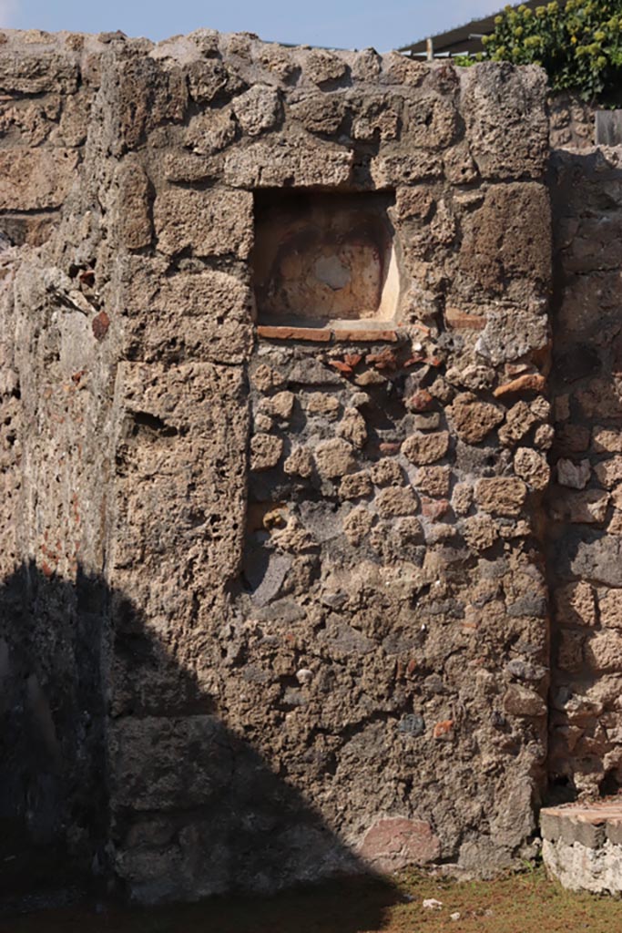 V.2.14 Pompeii. October 2022. 
Pilaster with niche Lararium in north wall of shop. Photo courtesy of Klaus Heese.