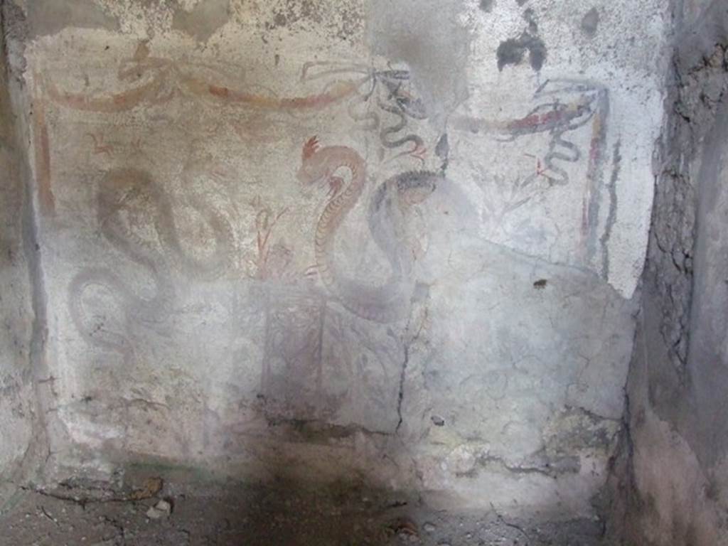 V.2.i Pompeii. March 2009. Room 26, lararium painting on west wall.  Two serpents approaching a round altar painted in a marble pattern, with a fire and a pine cone on the top. Above is a triple garland below which is a single bird in flight. See Boyce G. K., 1937. Corpus of the Lararia of Pompeii. Rome: MAAR 14.  (p.38, no.110 and Pl. 28,2)
See Fröhlich, T., 1991. Lararien und Fassadenbilder in den Vesuvstädten. Mainz: von Zabern. (L49).