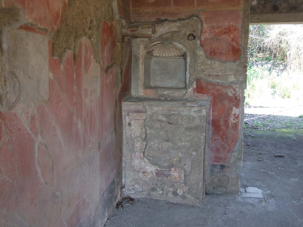 V.3.4 Pompeii. March 2009. North-west corner of tablinum, with lararium.
See Giacobello, F., 2008. Larari Pompeiani: Iconografia e culto dei Lari in ambito domestico. Milano: LED Edizioni, (p.239, no.A13)