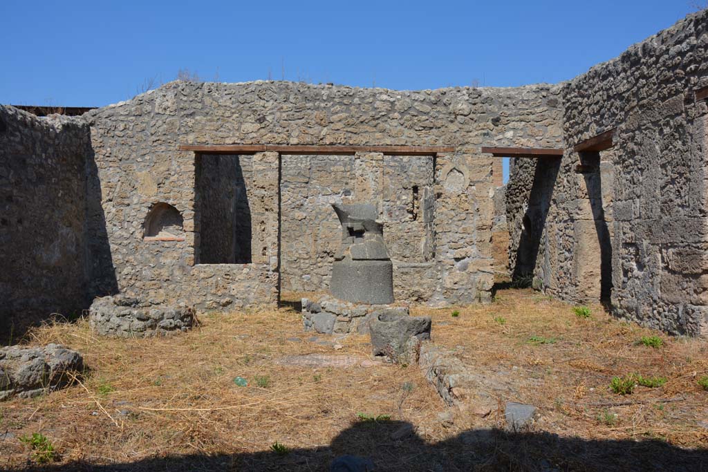 V.3.8 Pompeii. September 2019. Looking north across atrium bakery area.
Foto Annette Haug, ERC Grant 681269 DÉCOR.