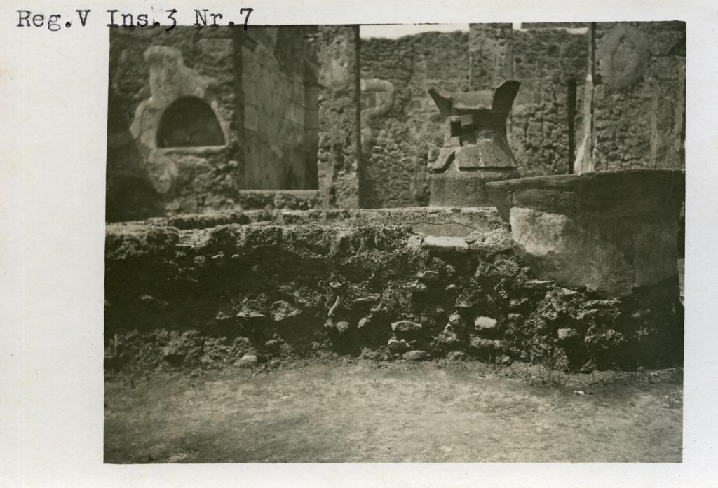 V.3.8 Pompeii, but shown as V.3.7 on photo. Pre-1937-39. Looking north across atrium bakery area.
Photo courtesy of American Academy in Rome, Photographic Archive. Warsher collection no. 256.