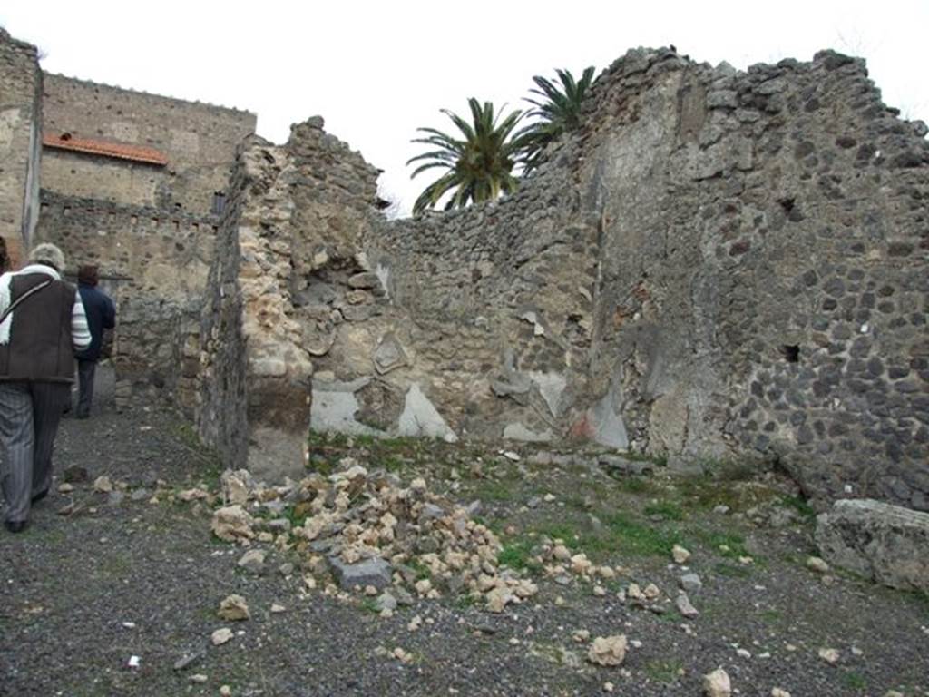 V.4.1 Pompeii. December 2007. Looking north across site of small garden on east side of atrium. Nothing much remains.
According to Jashemski, this small garden area had a masonry planting bed at the base of the north, east and south walls. The cistern puteal was near the south-west corner. Against the east wall was a podium.
See Jashemski, W. F., 1993. The Gardens of Pompeii, Volume II: Appendices. New York: Caratzas. (p.116)
According to Boyce, the podium was an altar. In the wall above it was a shallow niche. The inside walls of the niche were originally covered with slabs of white marble.
See Boyce G. K., 1937. Corpus of the Lararia of Pompeii. Rome: MAAR 14.  (p.39, no.117)