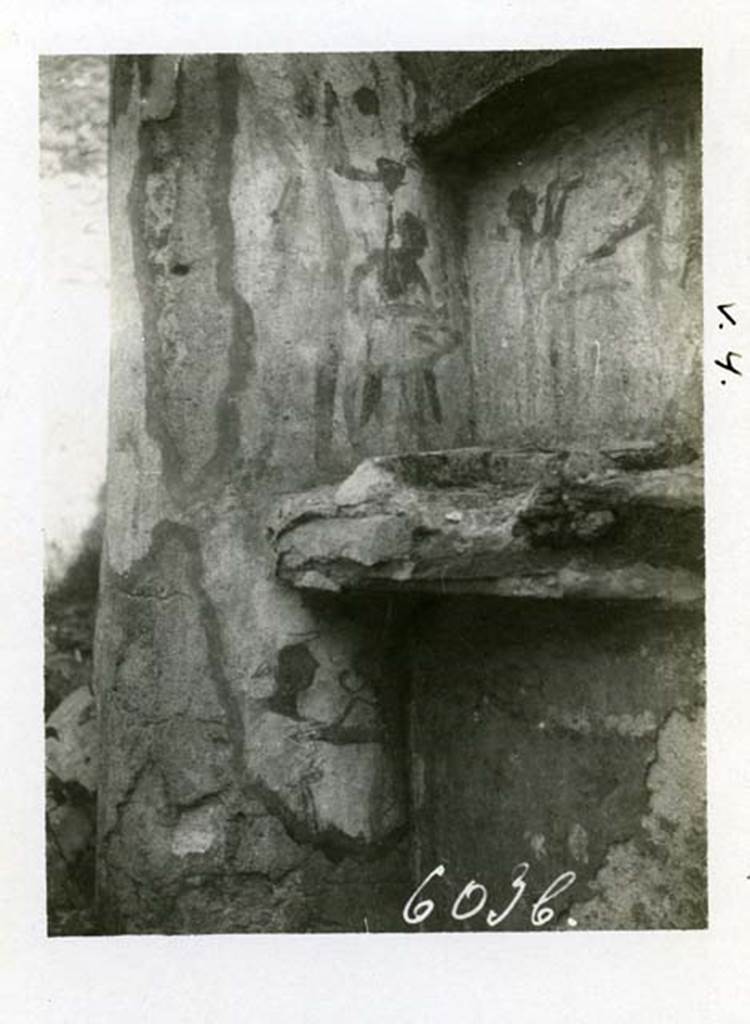 V.4.b Pompeii. 1937-39. Painted pillar and lararium from east wall of atrium. Photo courtesy of American Academy in Rome, Photographic Archive.  Warsher collection no. 603b