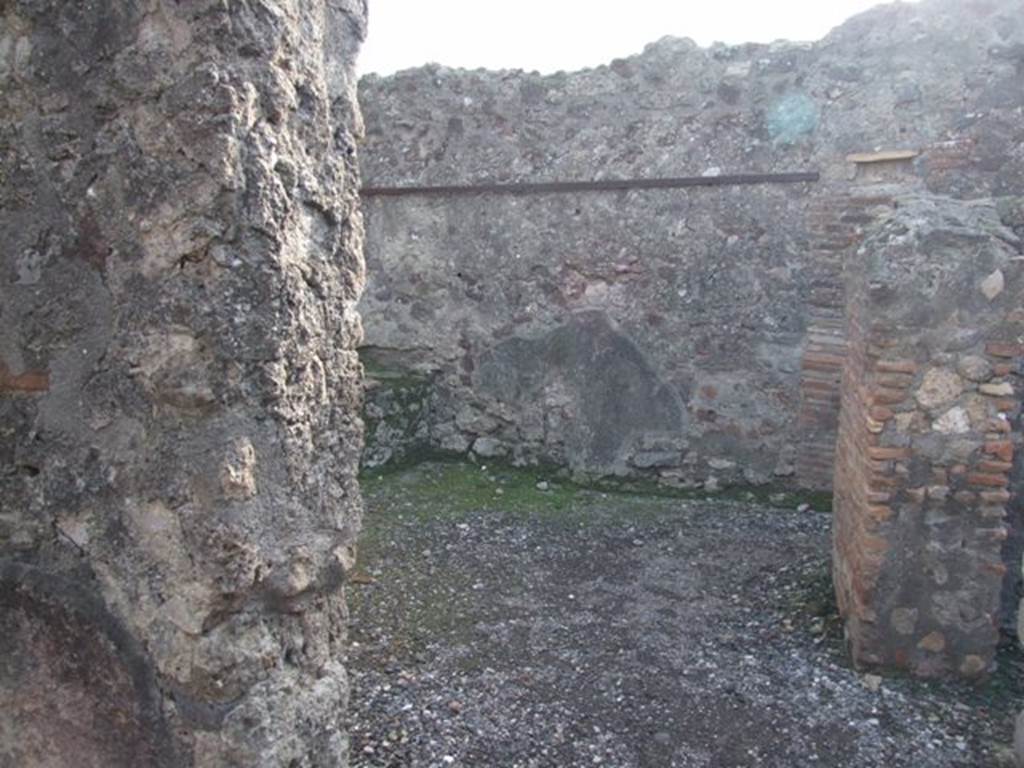 VI.1.10 Pompeii. December 2007. Doorway to room 11, kitchen and latrine. Looking south.