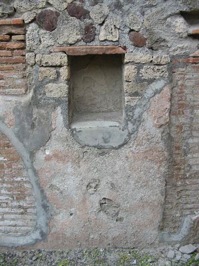 VI.3.20 Pompeii. May 2003. Niche in west wall of rear room. Photo courtesy of Nicolas Monteix
According to Boyce –
In the west wall of the rear room is a rectangular niche (h.0.50, w. 0.38, d.025, h. above floor 1.15), its walls coated with red stucco.
See Boyce G. K., 1937. Corpus of the Lararia of Pompeii. Rome: MAAR 14, (p.45, no.147).