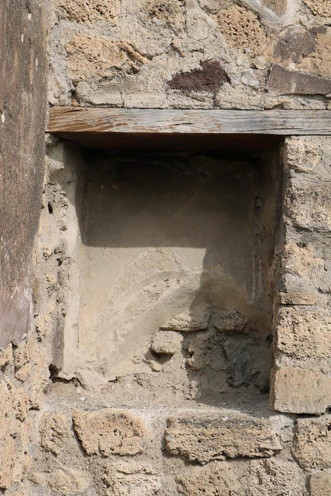 VI.3.24 Pompeii. December 2018. Niche in north wall. Photo courtesy of Aude Durand.